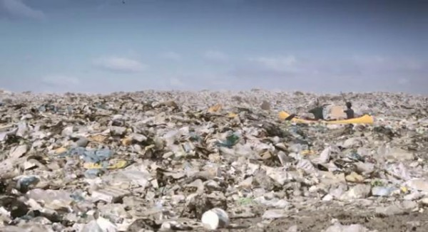 Une vidéo troublante donne tout son sens au nettoyage des rivages